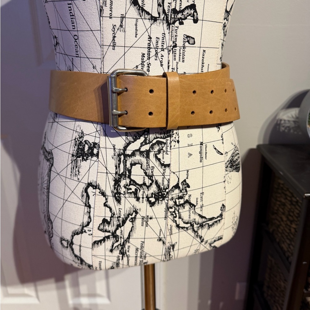 Express Genuine Leather S/M Waist/Hip Belt Tan Wide w Buckle